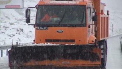 Otomobil, Kar Küreme Kamyonuna Çarptı