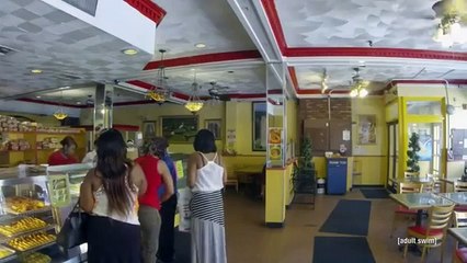 Un homme fou se fait courser par un policier ; vous ne devinerez jamais ce qui se passe ensuite !