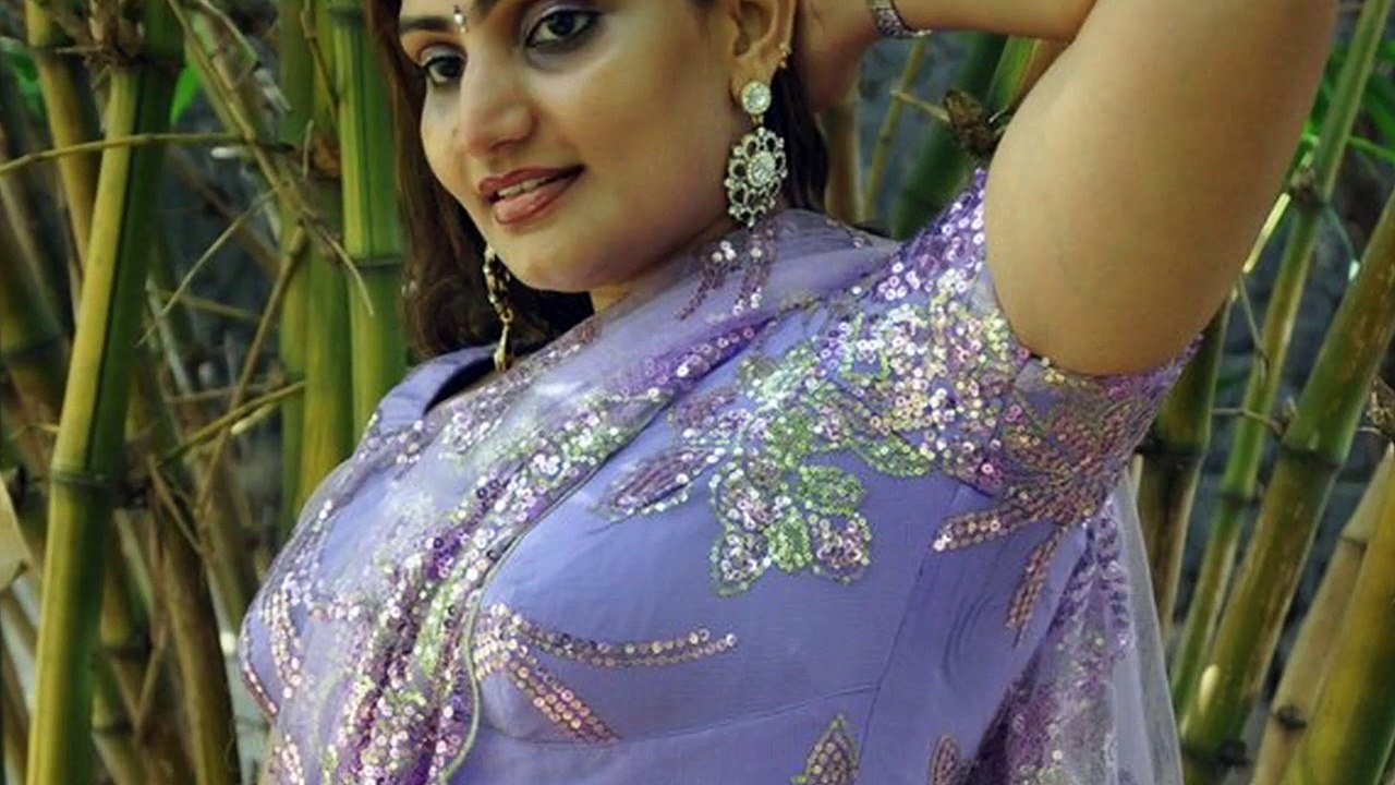 mallu aunty babilona hot exposure