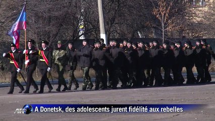 Donetsk: des adolescents jurent fidélité aux rebelles