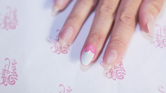 Allure Insiders - How to Paint Nails With Your Non-Dominant Hand