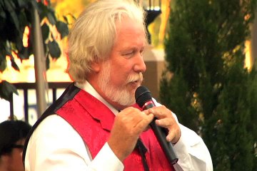 Kenny Rogers tribute artist sings 'Lucille' Elvis Week video