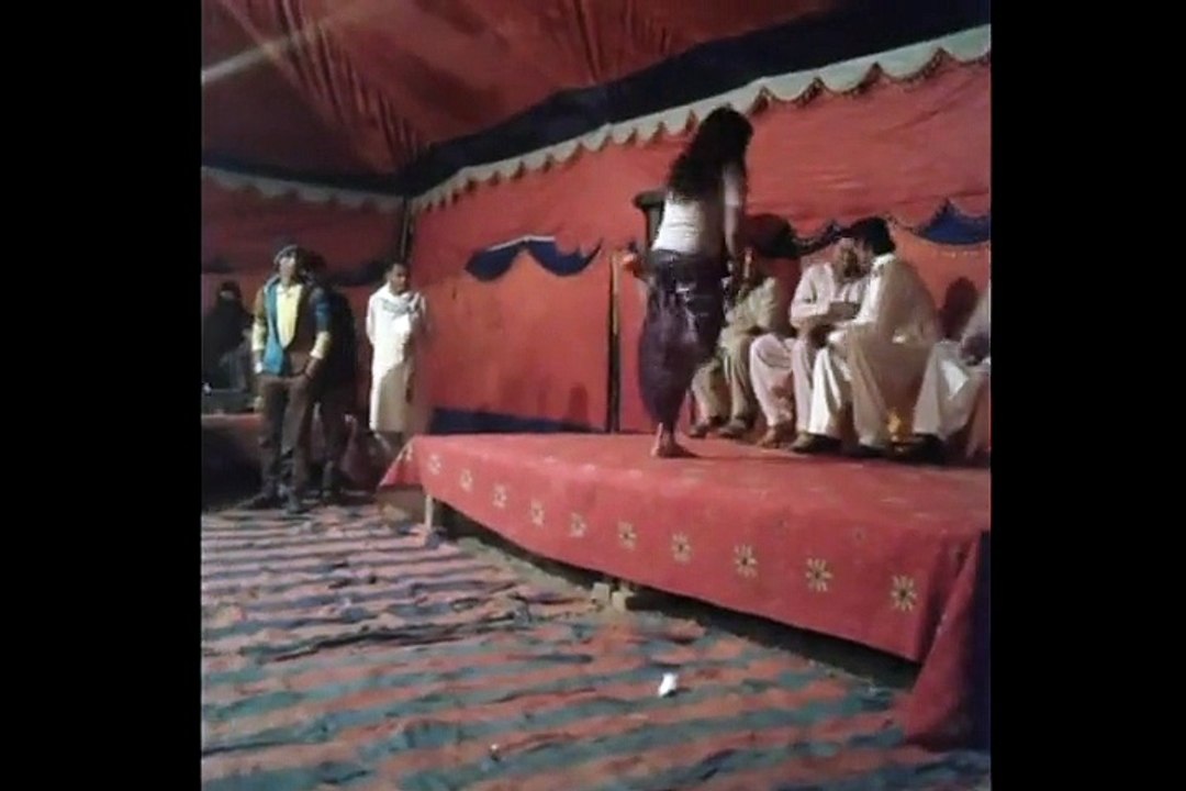 Girl dance on DOODH MAKHNA DI PALI Naseebo lal song.