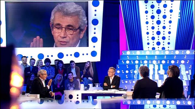 Aymeric Caron casse son tabouret dans On n'est pas couché