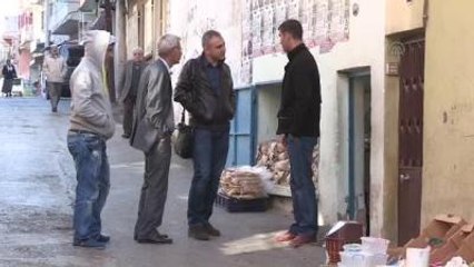 5 Dil Bilen Öğretmen Yumurta Satıyor