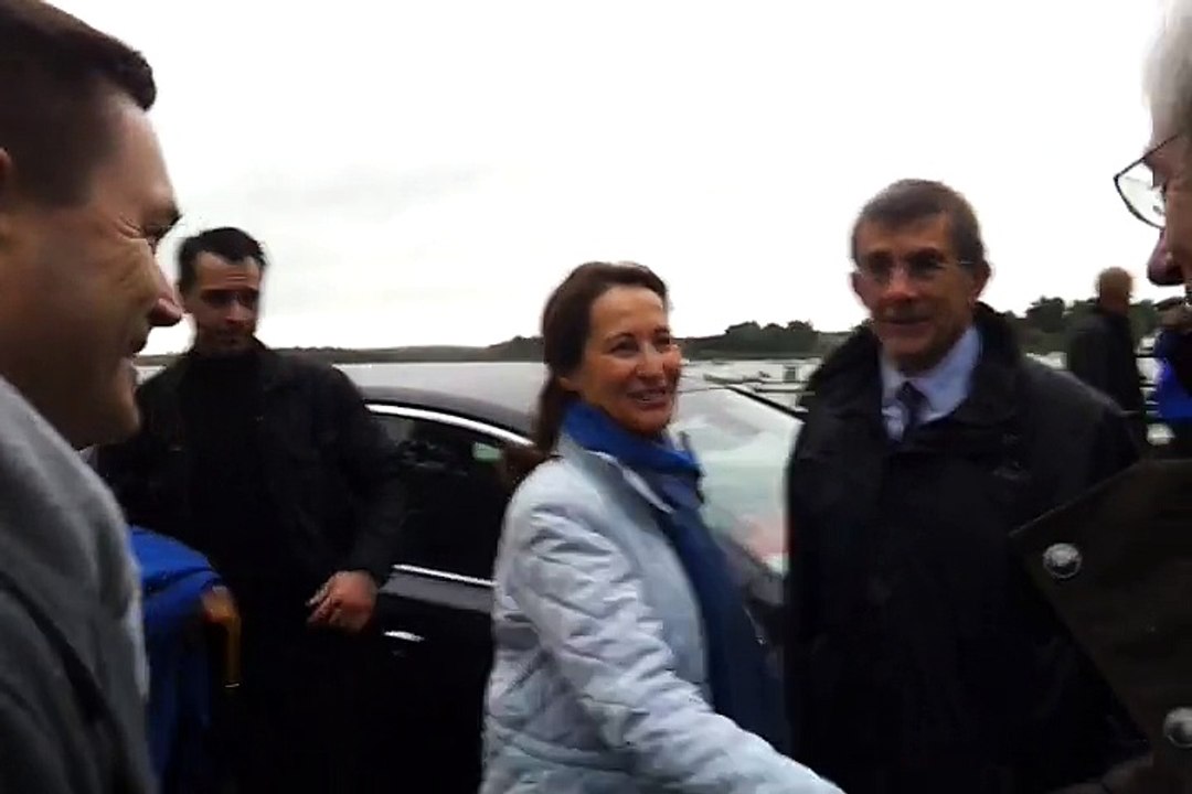 Bretagne. L'arrivée de Ségolène Royal à Séné
