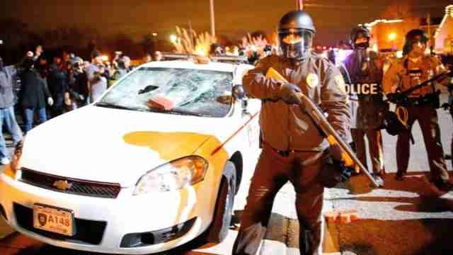 La violencia vuelve a Ferguson tras conocerse el fallo del caso de Michael Brown