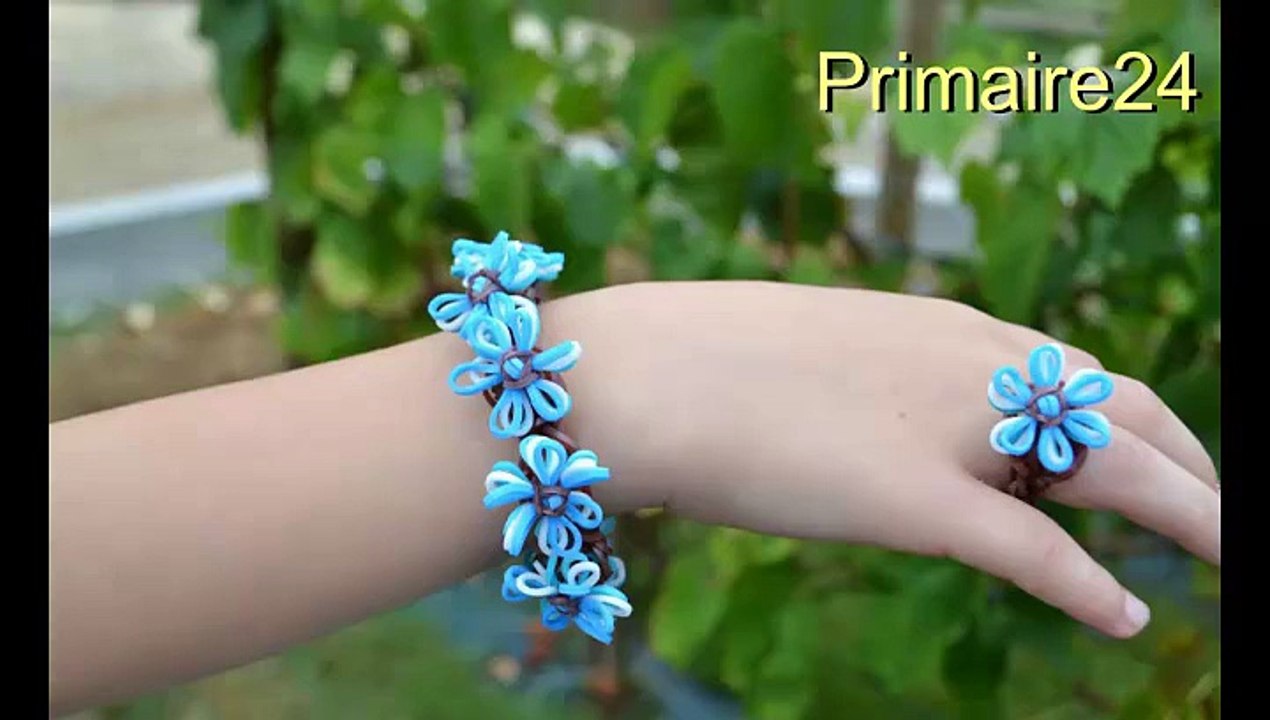 Faire un bracelet élastique fleur avec bleuets, c'est facile !