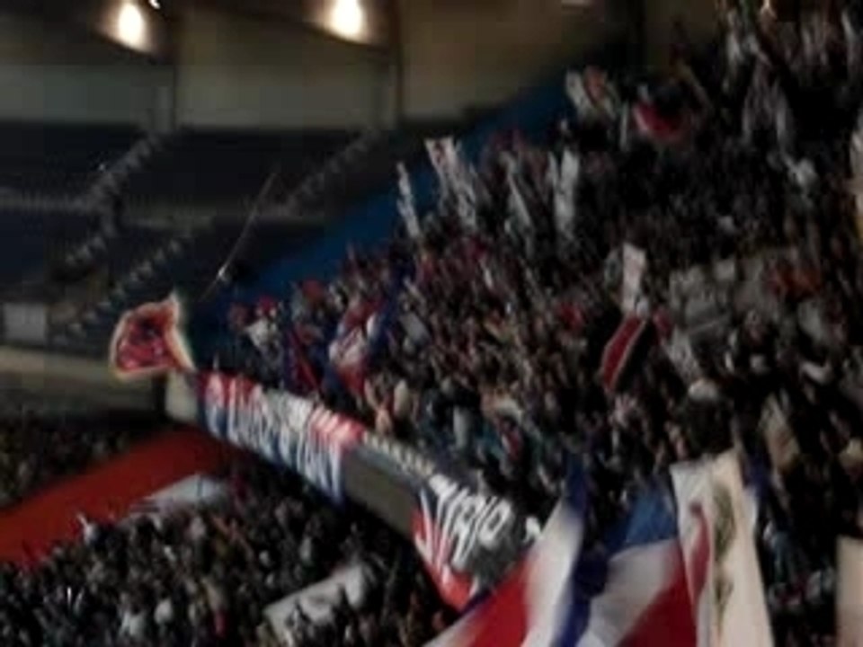 PSG AEK UEFA "marseille on t'encule"