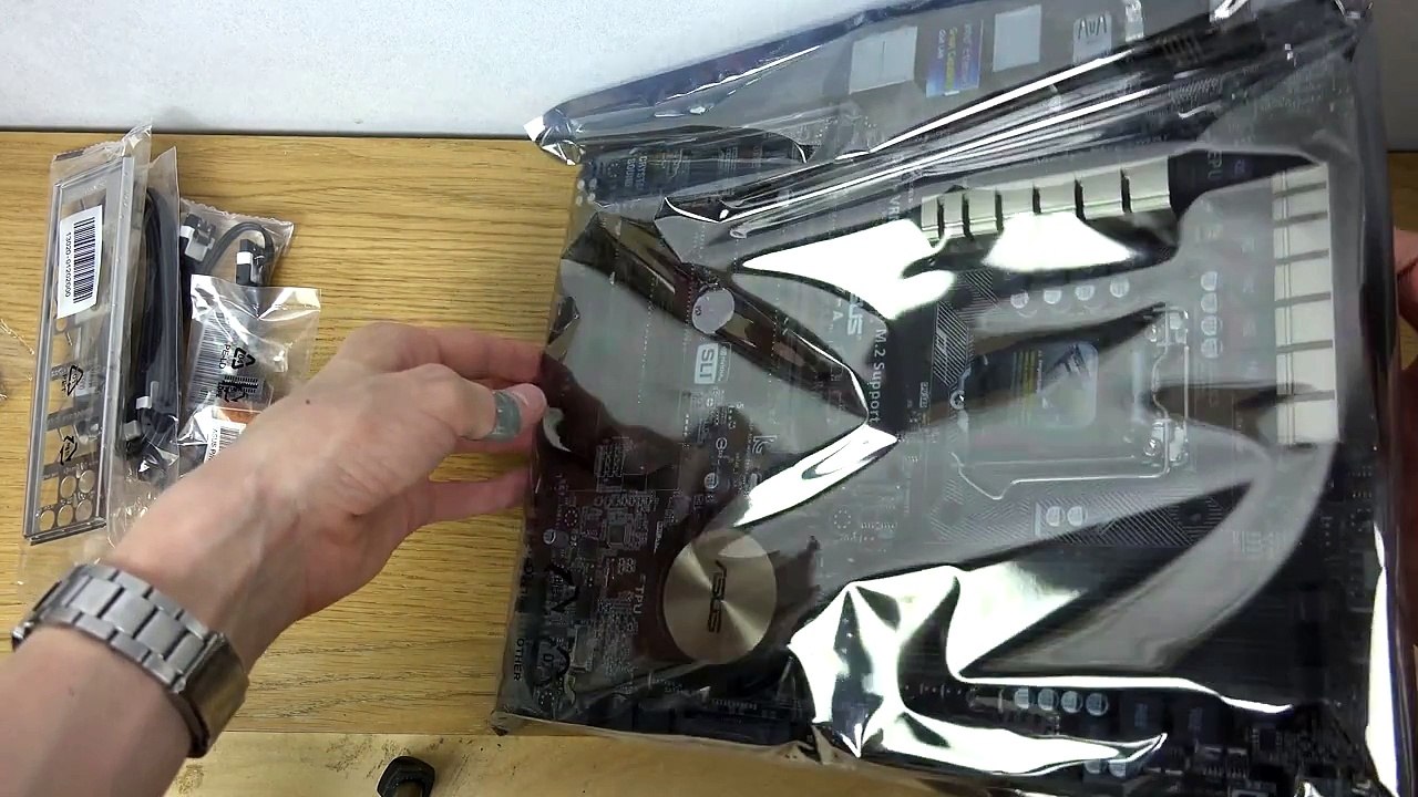 ASUS Z97-A Motherboard - Unboxing (4K)