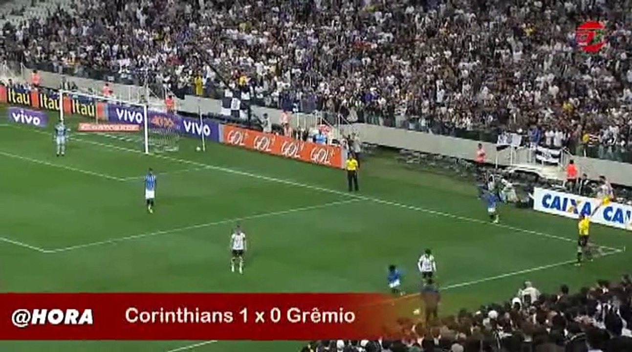 Corinthians bate o Grêmio e está no G4