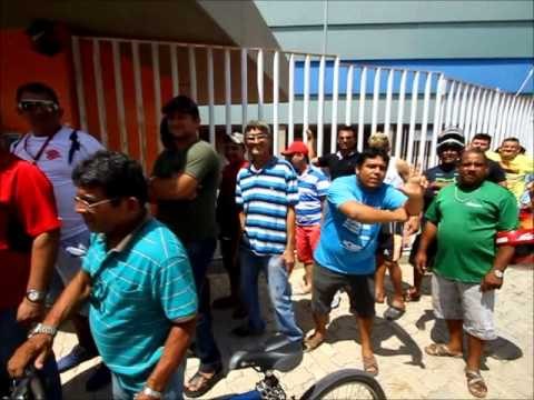 Torcedores compram ingressos para Fortaleza x Macaé