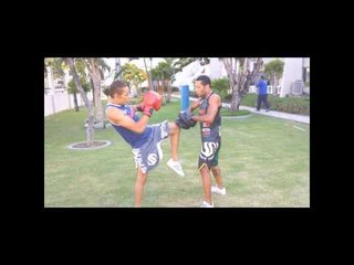 Italo Cyborg mostra suas habilidades em treino aberto nos jardins do O POVO