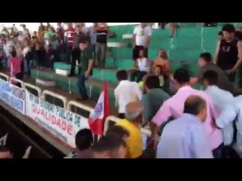 Governador Cid Gomes desmaia durante convenção do PDT, em Fortaleza