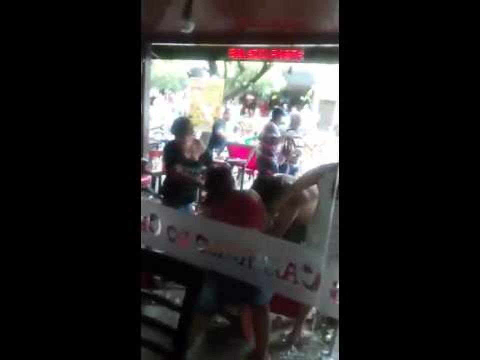 Briga em restaurante causa tumulto
