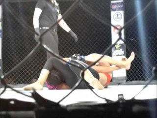 Rosy Duarte finaliza Cristina Souza no OX Revolution