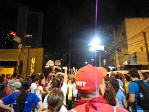 Alunos e professores da Uece protestam no Palácio da Abolição