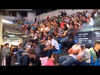 Público busca autógrafos e fotos com representantes do UFC