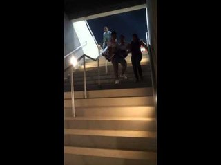 Cadeirante precisa ser carregado na Arena Castelão