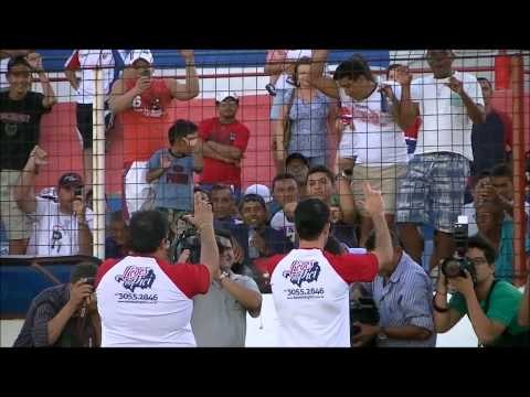 Torcida do Fortaleza recepciona o zagueiro Fabrício