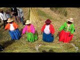 Mulheres cantam músicas típicas do Peru, em Islas Flotantes