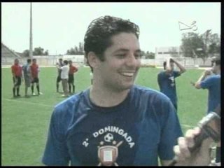 Jogo entre profissionais da imprensa no estádio Domingão