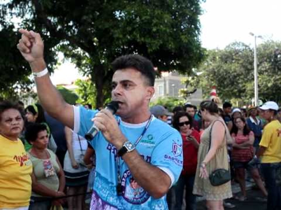 Diretor do bloco Baqueta, Carlos Benevides, cri...