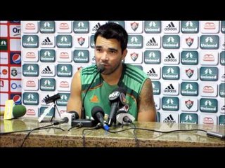 Coletiva de Deco e o assédio sofrido pelo jogador na saída para a concentração