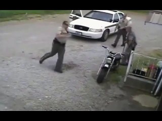 Un policier obèse lors d'une intervention