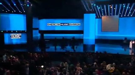Presentación de Ariana Grande en los American Music Awrds 2014