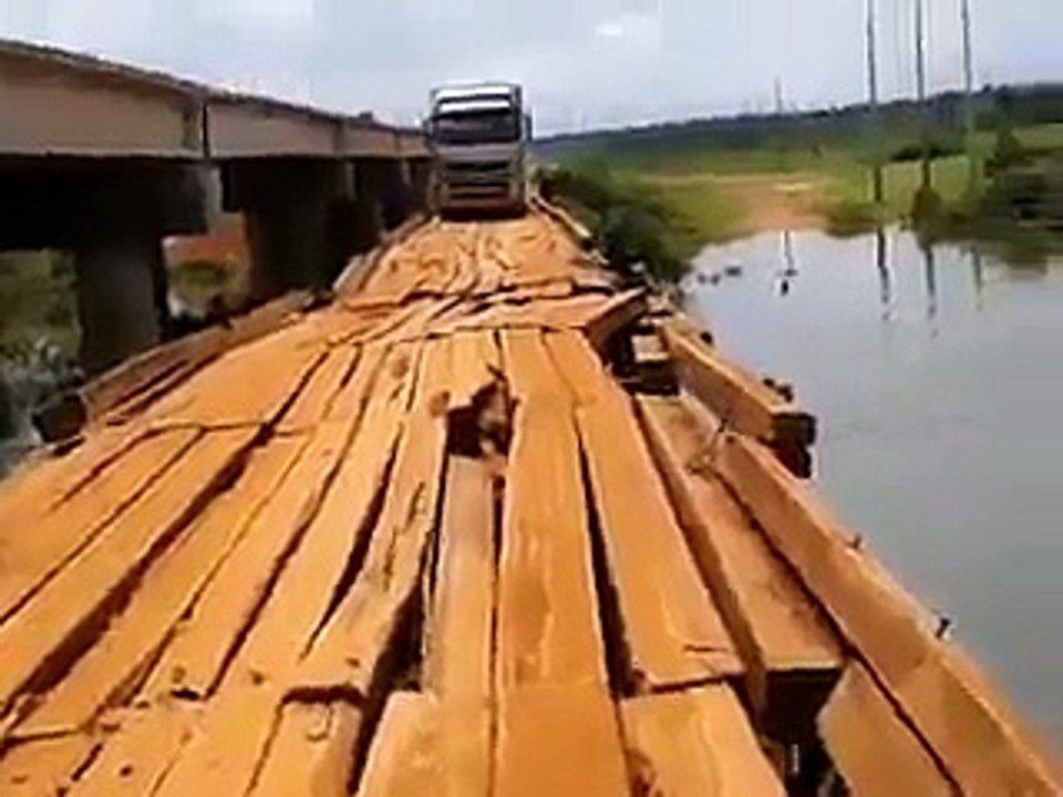 Wood Bridge    It s very Dangerous Crossing