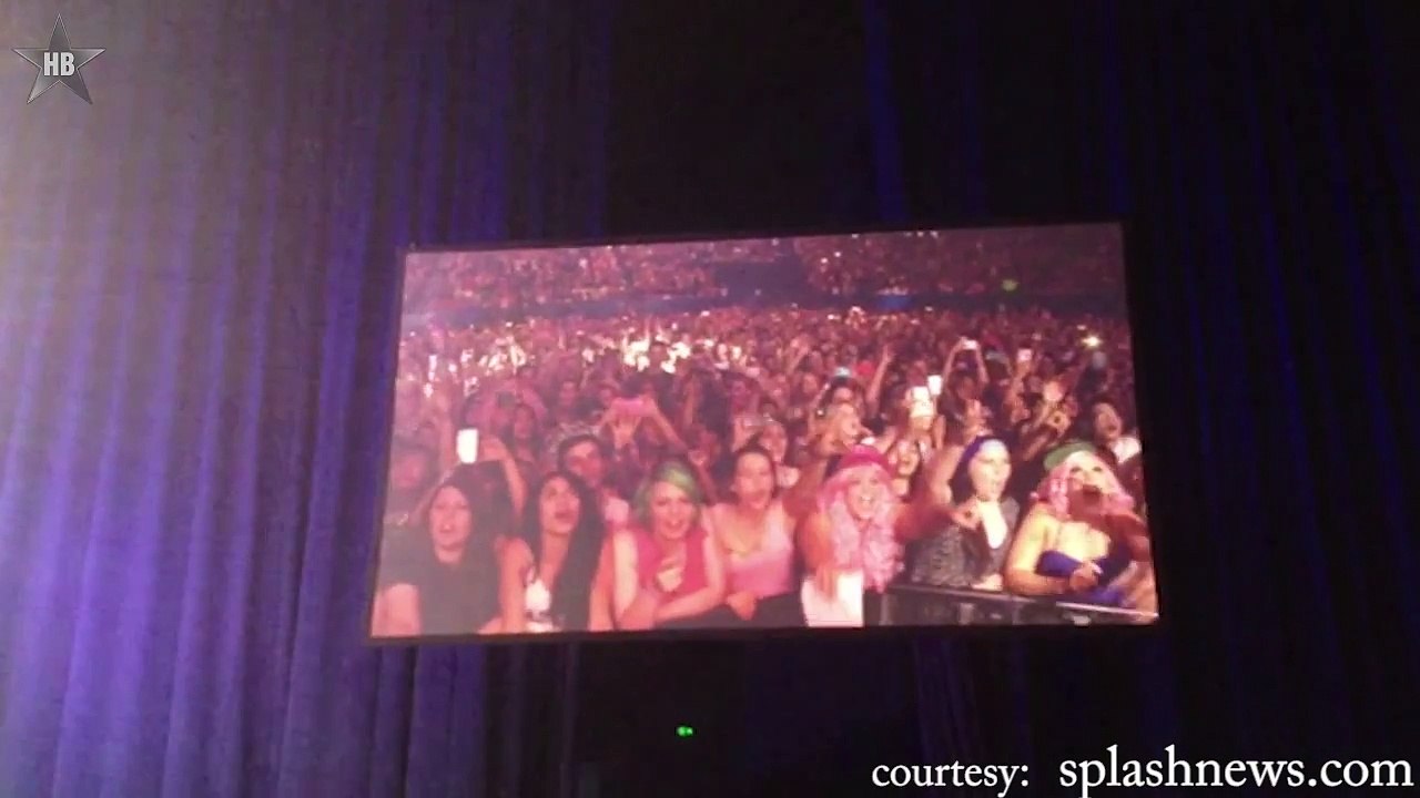 Nicki Minaj At The Red Carpet of AMAs 2014 – American Music Awards 2014