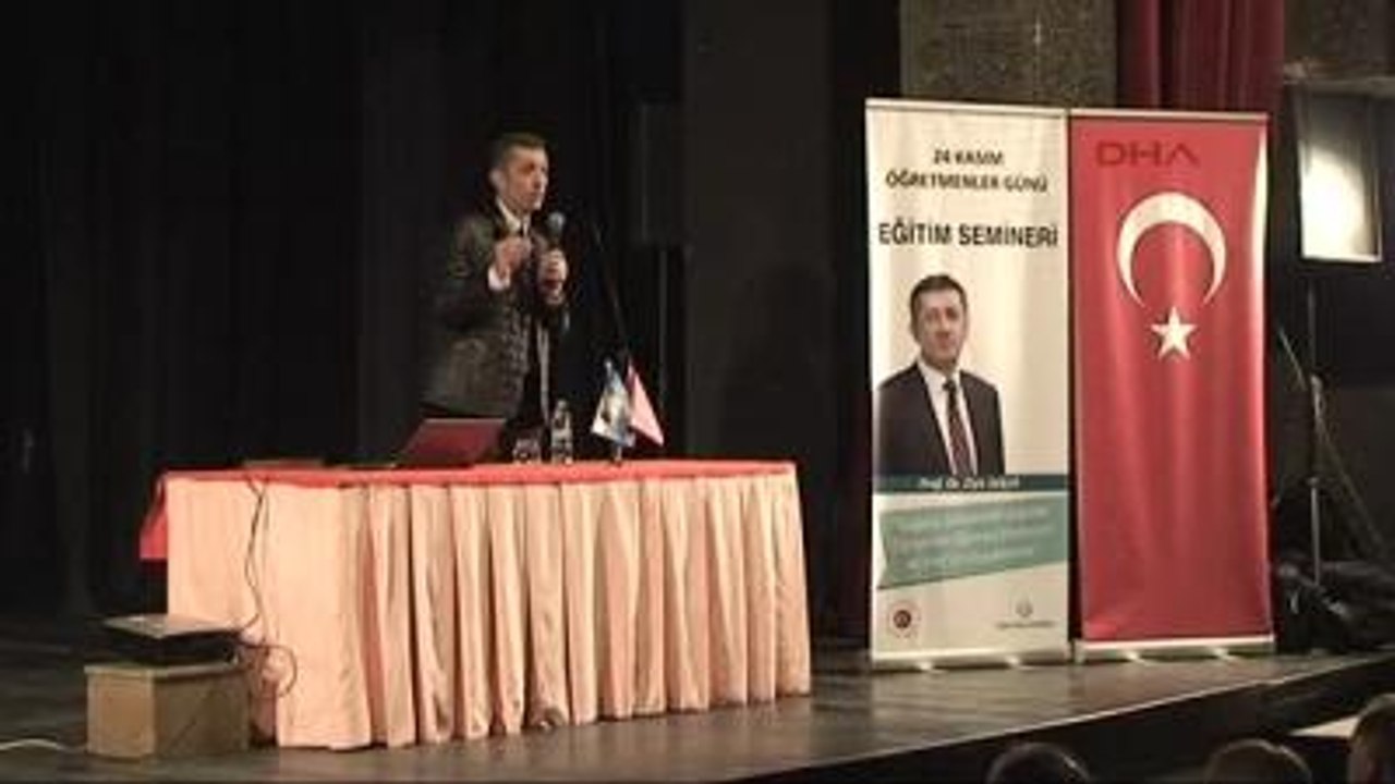 Kosovalı 400 Türk Eğitimci Yunus Emre Tkm'nin Öğretmenler Günü Dolayısıyla Düzenlediği Seminere...