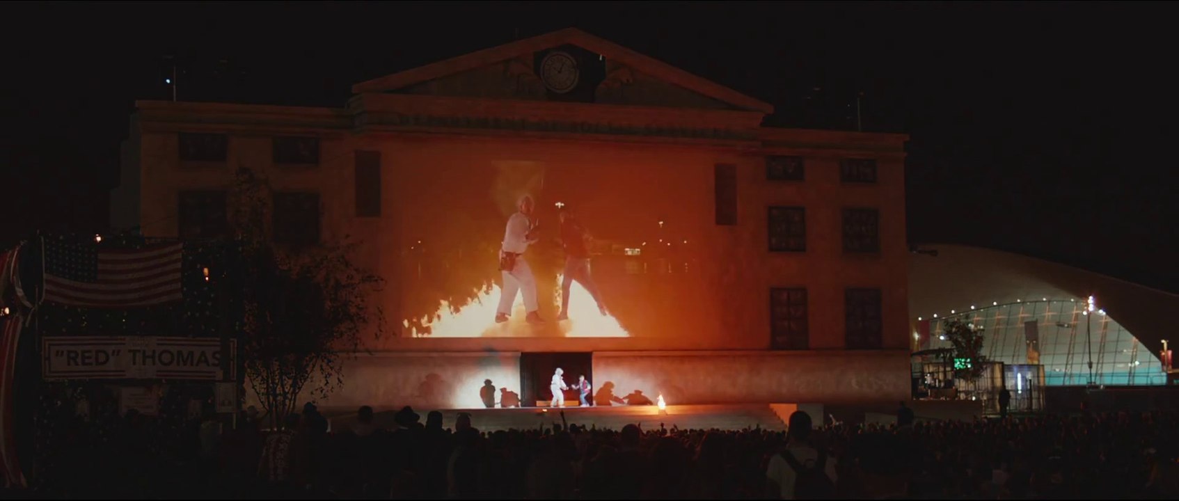 Projection plein air énorme de Retour Vers le Futur! Dingue...