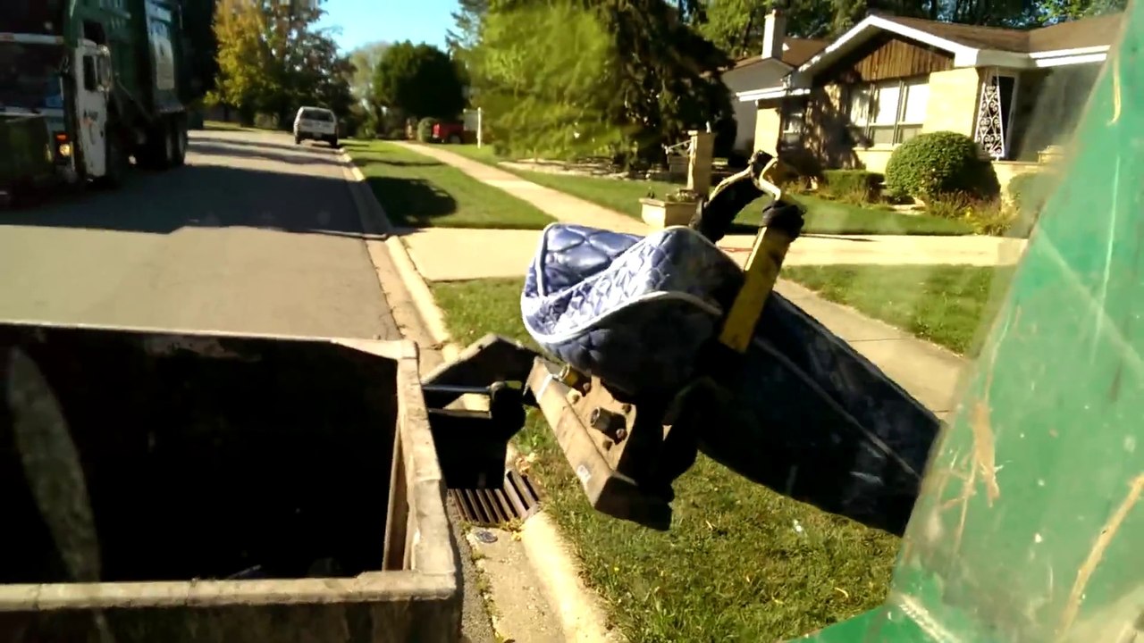 Garbage Man Perfectly Picks Up And Throws Out Old Mattress With Garbage Truck Robot Claw
