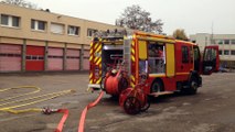 Les sapeurs pompiers du SDIS de Moselle remettent un équipement à Adame
