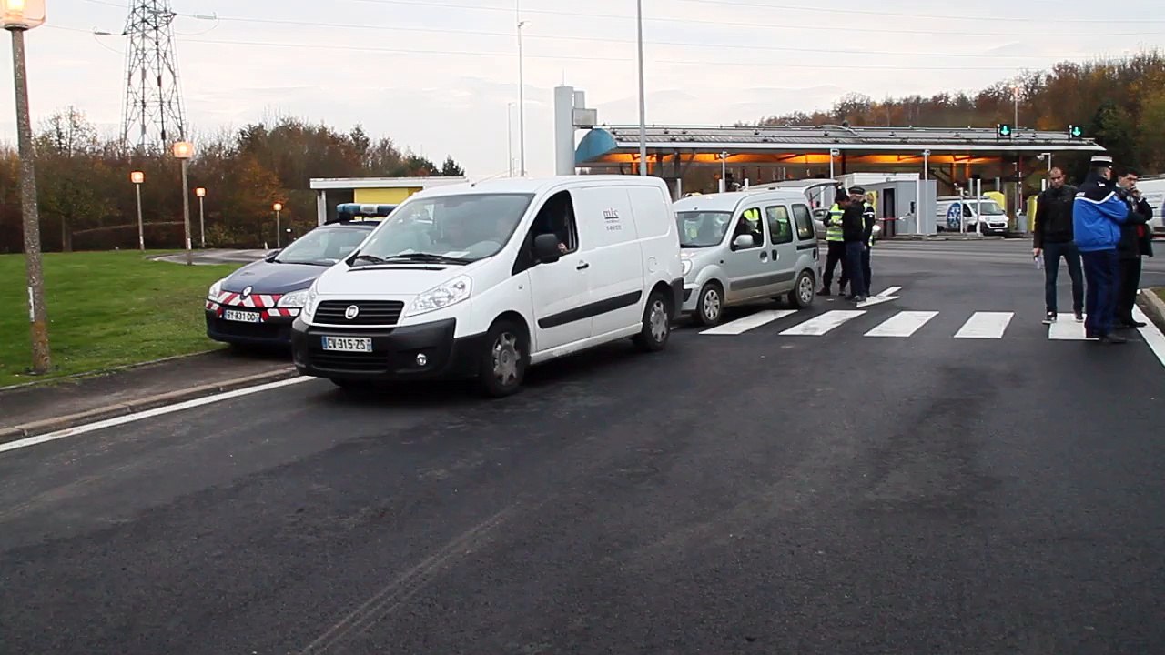Beauvais/ Allonne : les gendarmes contrôlent les artisans à la sortie du péage