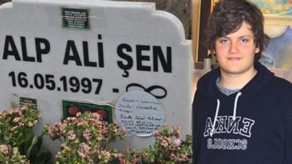 Ali Şen'in Torunun Mezar Taşı Etiketlerle Doldu