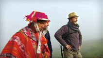 Arthur et Frédéric Lopez découvrent le village perché dans les montagnes - Arthur chez les Quechuas - Rendez-vous en terre inconnue