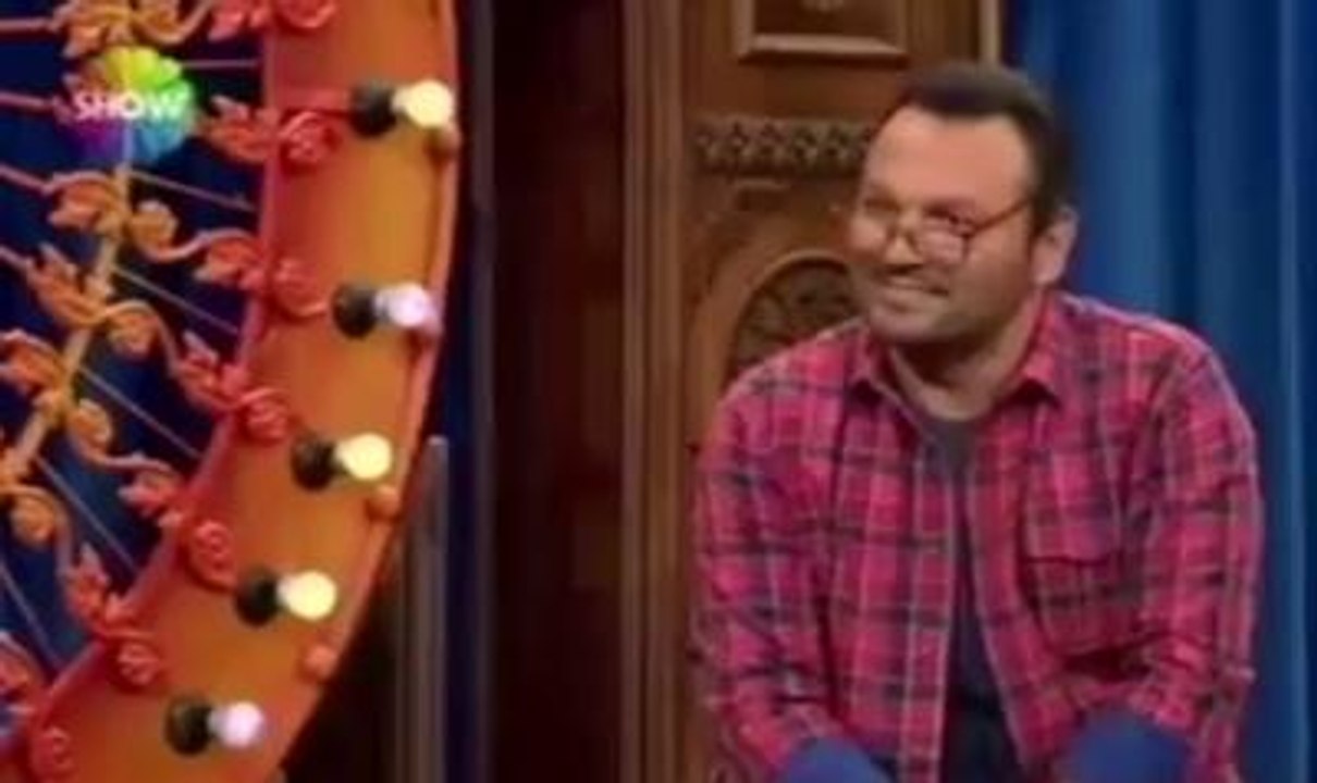 Güldür Güldür Show'da Bütün Stüdyo Gülmekten Yıkıldı