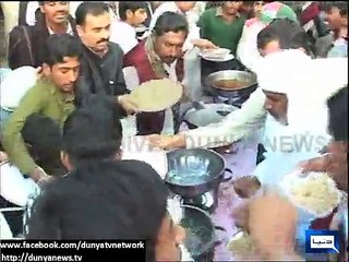 Dunya News - Bhakar: PAT workers jump over food after Qadri's speech