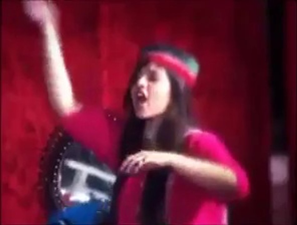 PTI Dharna-Imran Khan strongly denies that there are DANCES and HULLA GULLA in his jalsas