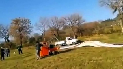 Dunya News - This is how you fly a tuk-tuk