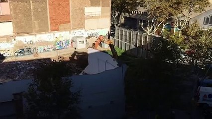 Ne pas garer sa voiture à côté d'un chantier, Check !