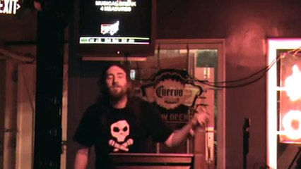 Tout le monde qui essaie de chanter cette chanson karaoké échoue lamentablement