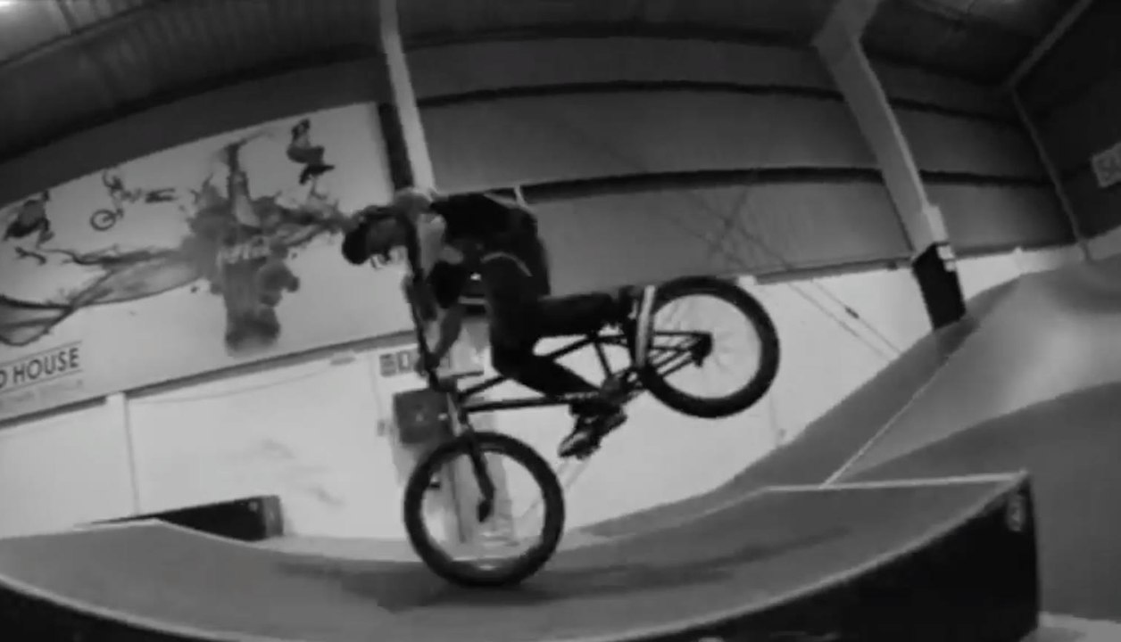 DIEGO MONO NAVARRO SKATEPARK QUICKIE