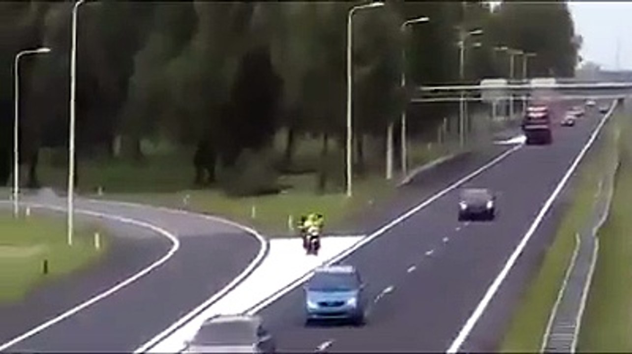 Policía arrollado en un control