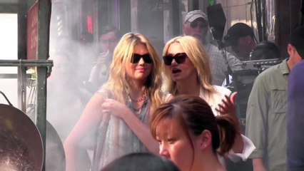 Kate Upton & Cameron Diaz are SMOKING in Chinatown, NYC