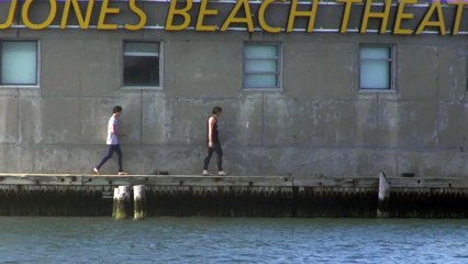 5SOS' Ashton Irwin & Calum Hood at Jones Beach in NY!