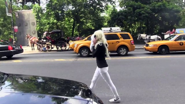 Amanda Bynes says the Obamas are UGLY!